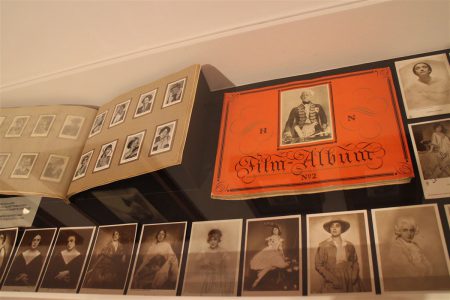 Starpostkarten und Sammelbilder